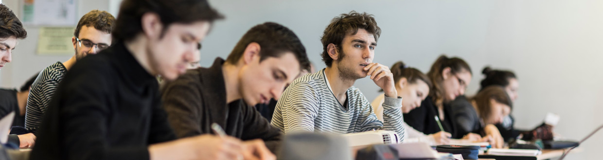 élèves en salle de cours élèves en salle de cours