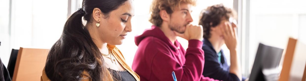 étudiant ingénieur en classe